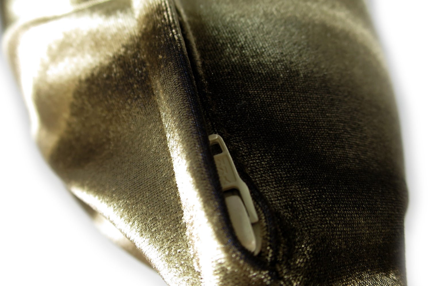 The Shiny Velvet Stripe シャイニーベルベットストライプクッションカバー ブラウンゴールド 50×50cm - HOUSE OF JAPAN Shop