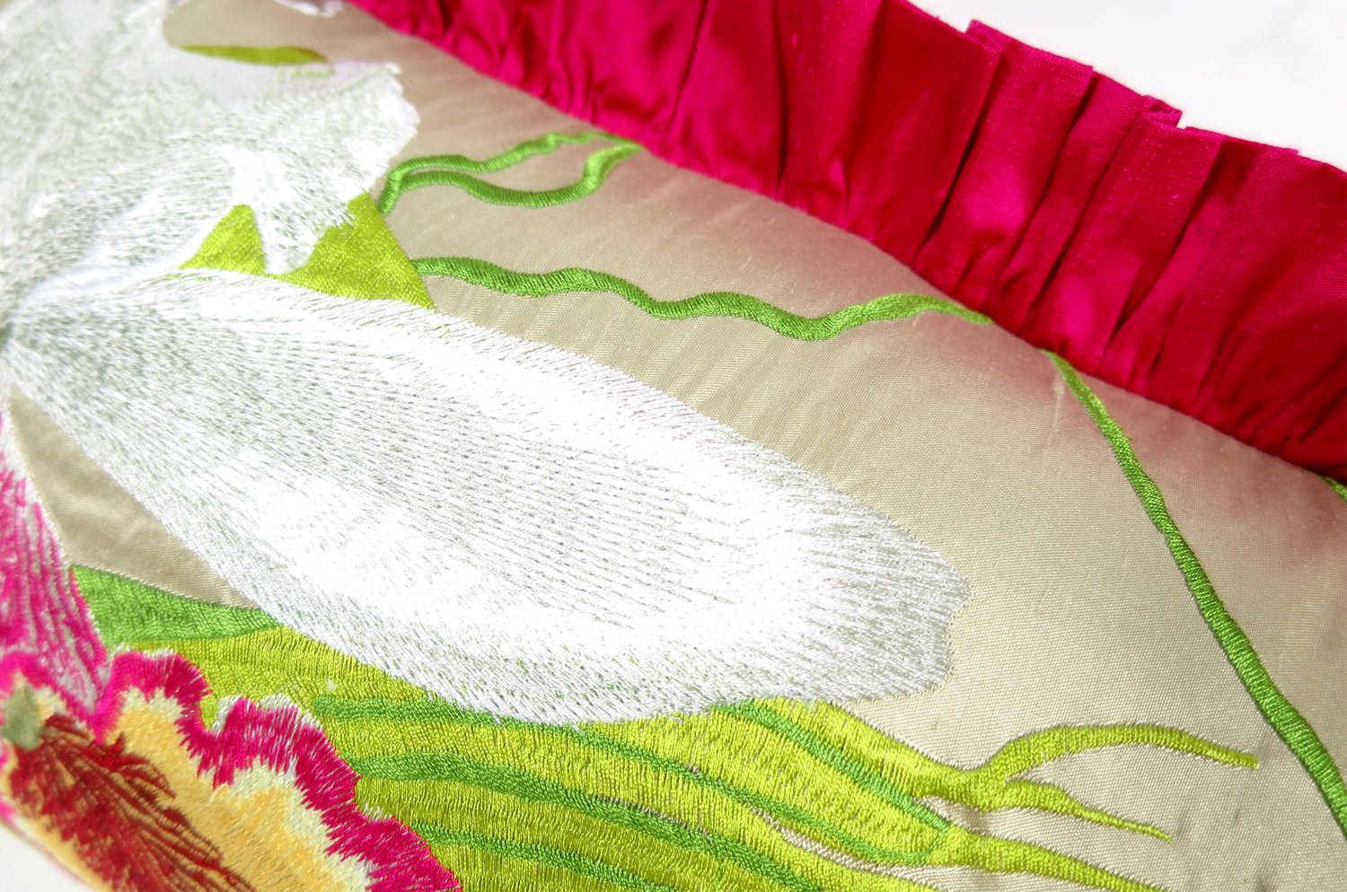 The Silk Taffeta シルクタフタピンクフリルクッション 50×29cm 中材付 - HOUSE OF JAPAN Shop