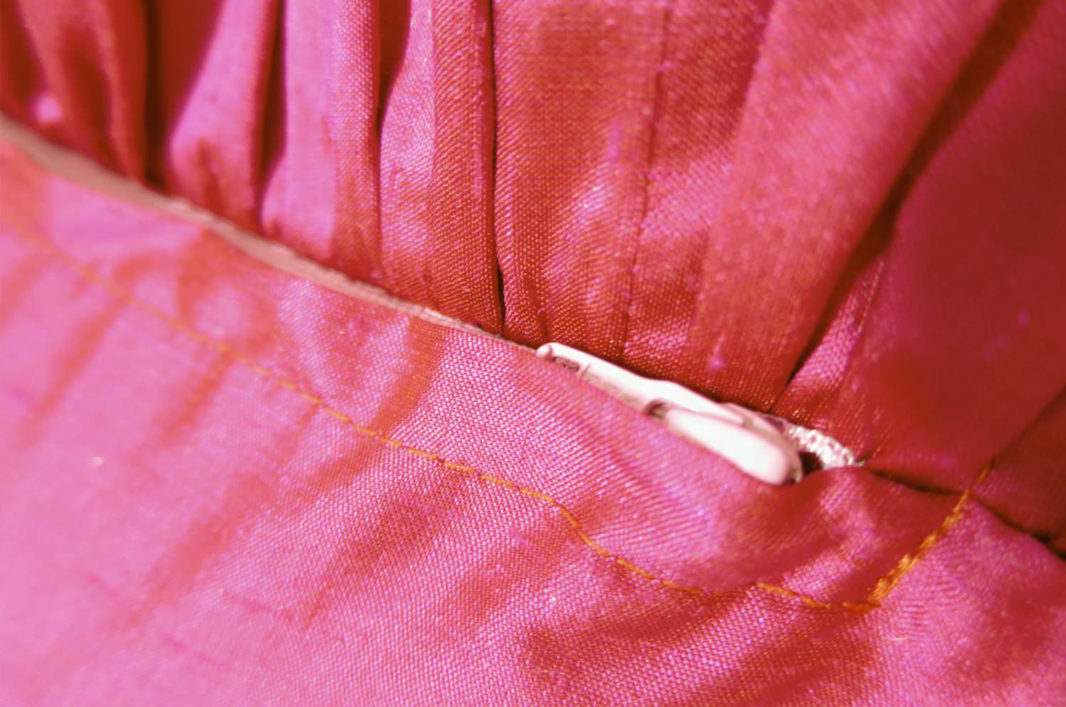 The Silk Taffeta シルクタフタピンクフリルクッション 50×29cm 中材付 - HOUSE OF JAPAN Shop