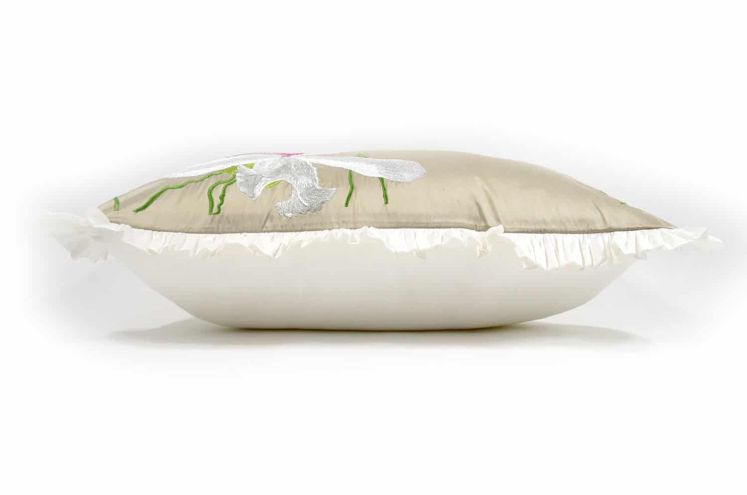 The Silk Taffeta シルクタフタホワイトフリルクッション 50×29cm 中材付 - HOUSE OF JAPAN Shop