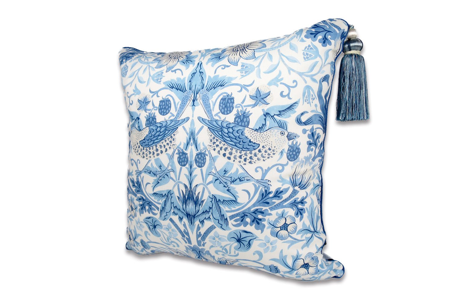 The Simply Strawberry Thief ウィリアムモリス いちご泥棒 タッセル付クッションカバー(ブルー) 45×45cm - HOUSE OF JAPAN Shop