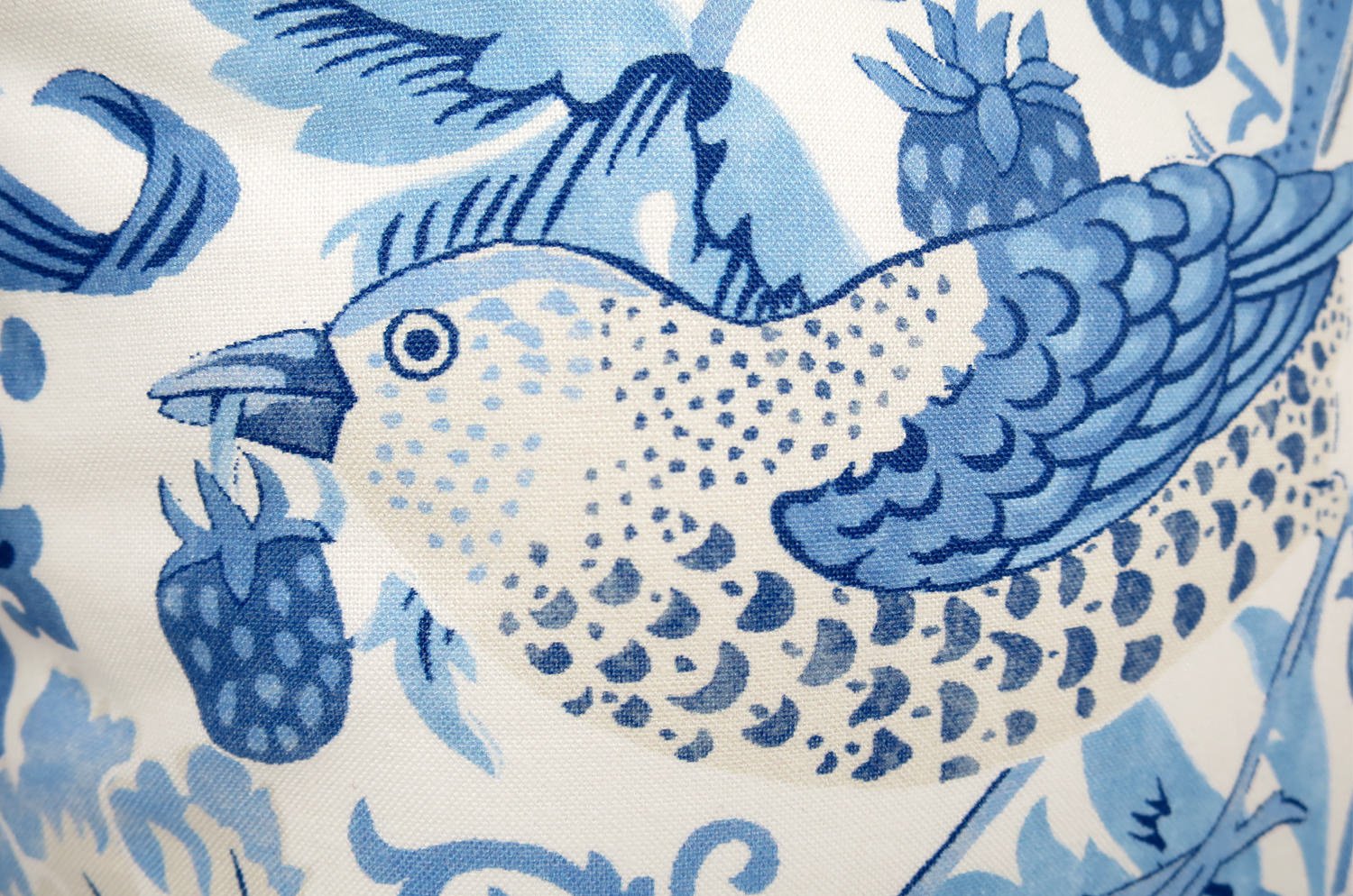 The Simply Strawberry Thief ウィリアムモリス いちご泥棒 クッションカバー(ブルー) 45×45cm - HOUSE OF JAPAN Shop