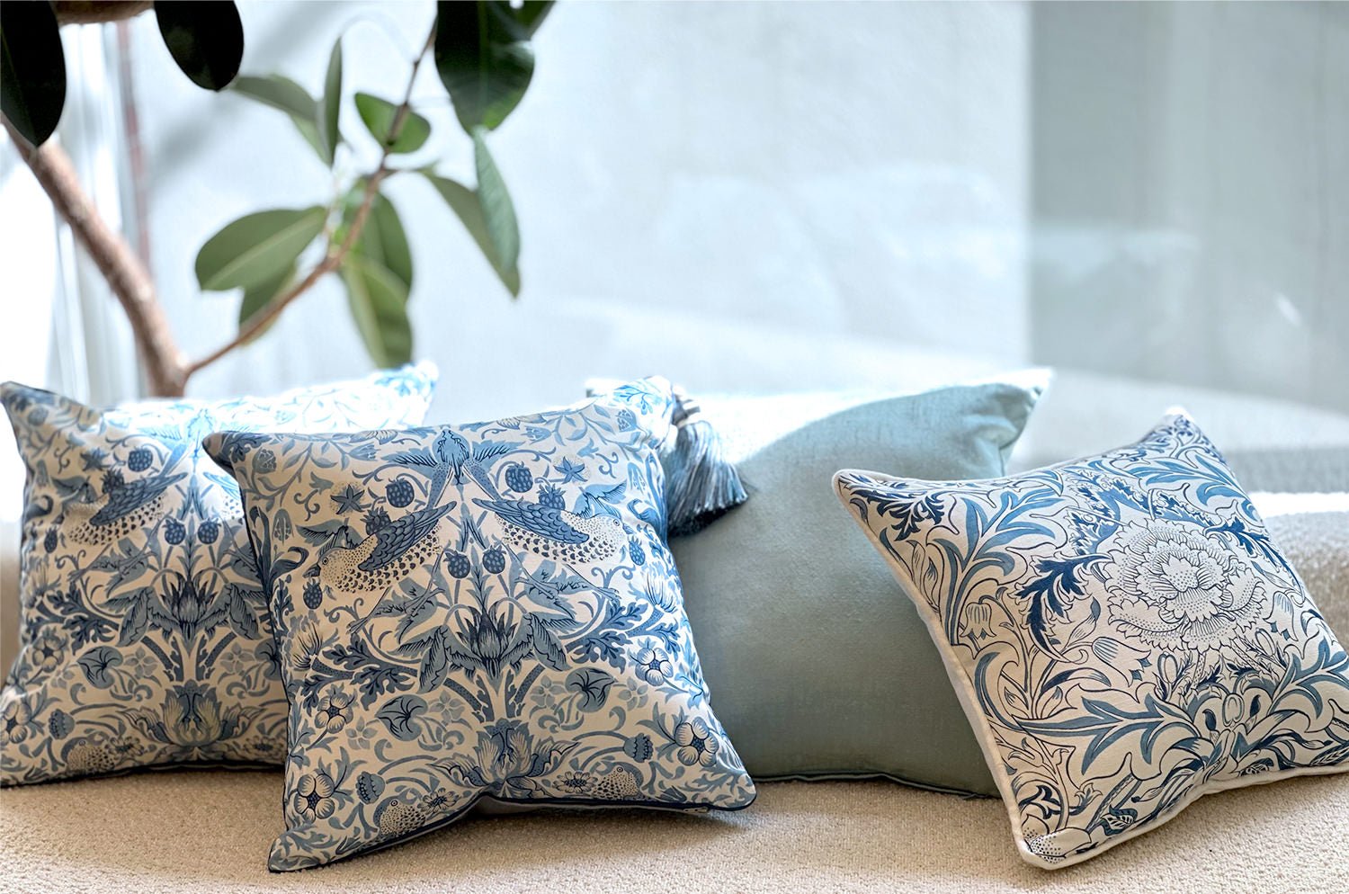 The Simply Strawberry Thief ウィリアムモリス いちご泥棒 クッションカバー(ブルー) 45×45cm - HOUSE OF JAPAN Shop