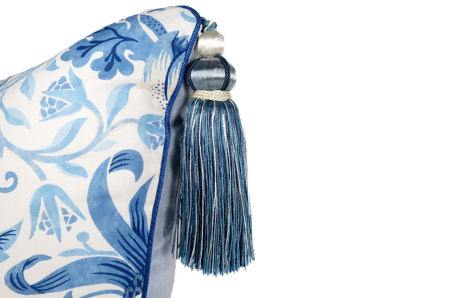 The Simply Strawberry Thief ウィリアムモリス いちご泥棒 タッセル付クッションカバー(ブルー) 45×45cm - HOUSE OF JAPAN Shop