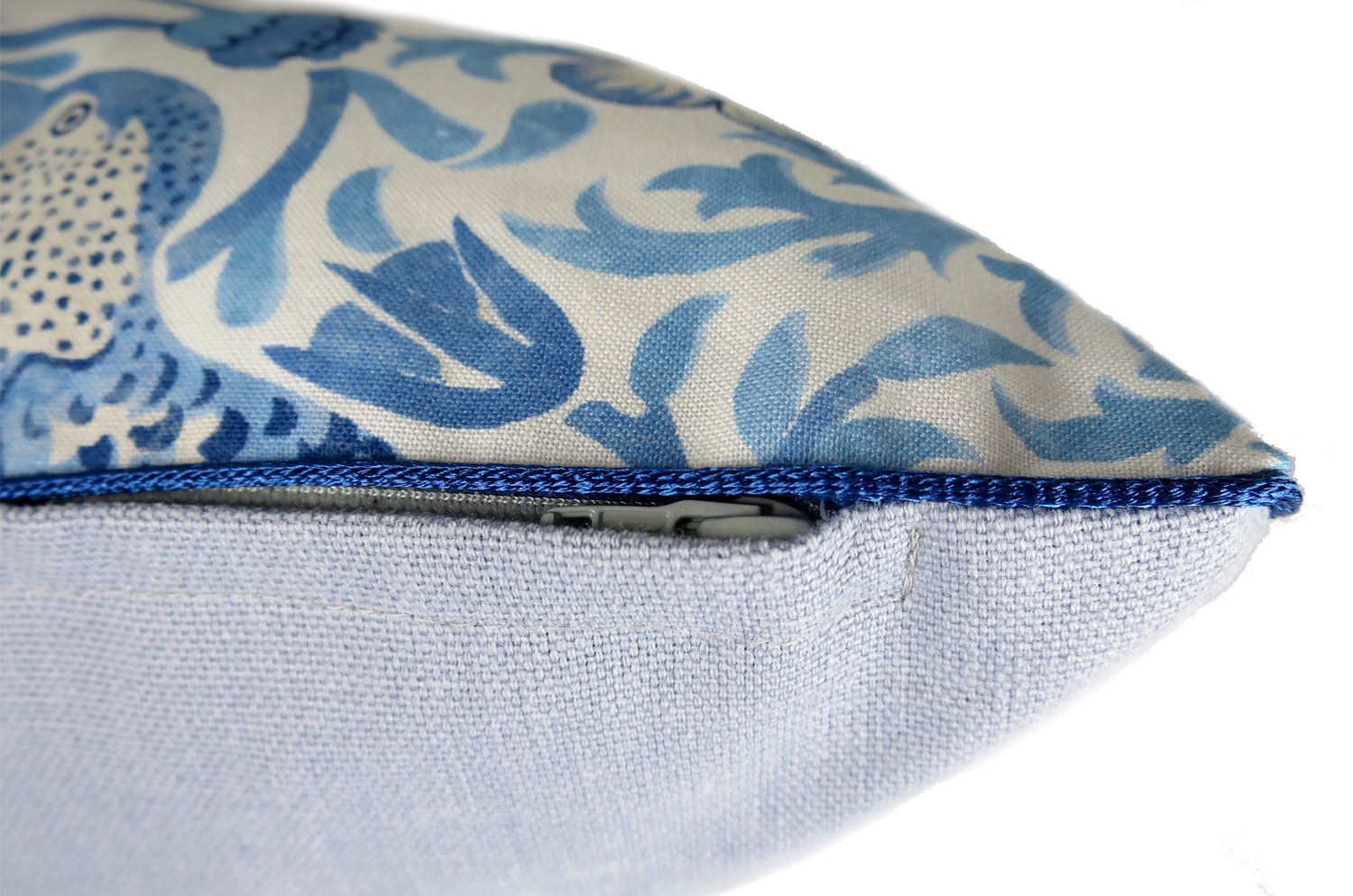 The Simply Strawberry Thief ウィリアムモリス いちご泥棒 クッションカバー(ブルー) 45×45cm - HOUSE OF JAPAN Shop