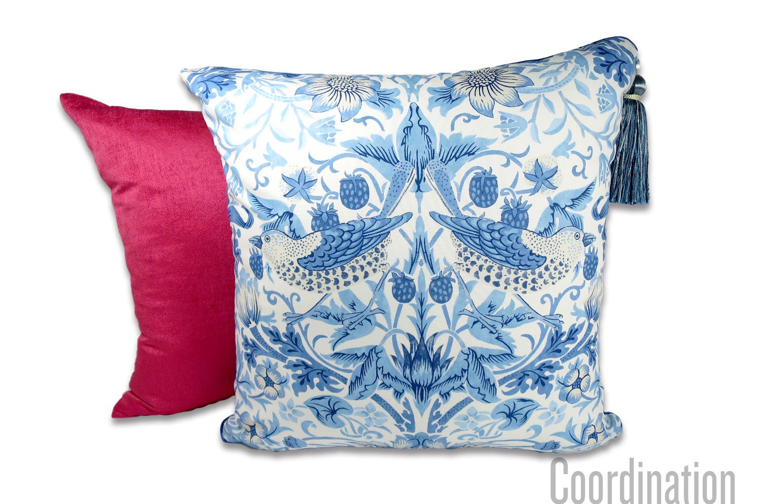 The Simply Strawberry Thief ウィリアムモリス いちご泥棒 タッセル付クッションカバー(ブルー) 45×45cm - HOUSE OF JAPAN Shop