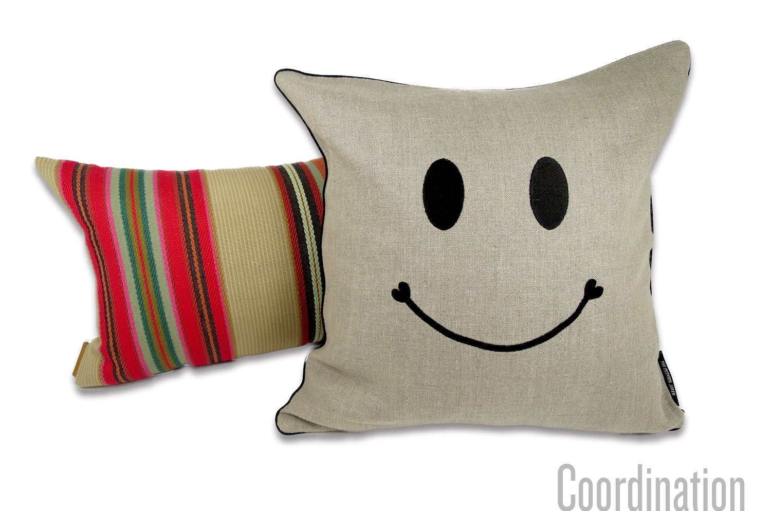 The Smile ナチュラルリネン スマイル『ニコフェイス®』刺繍 クッションカバー 40×40cm - HOUSE OF JAPAN Shop