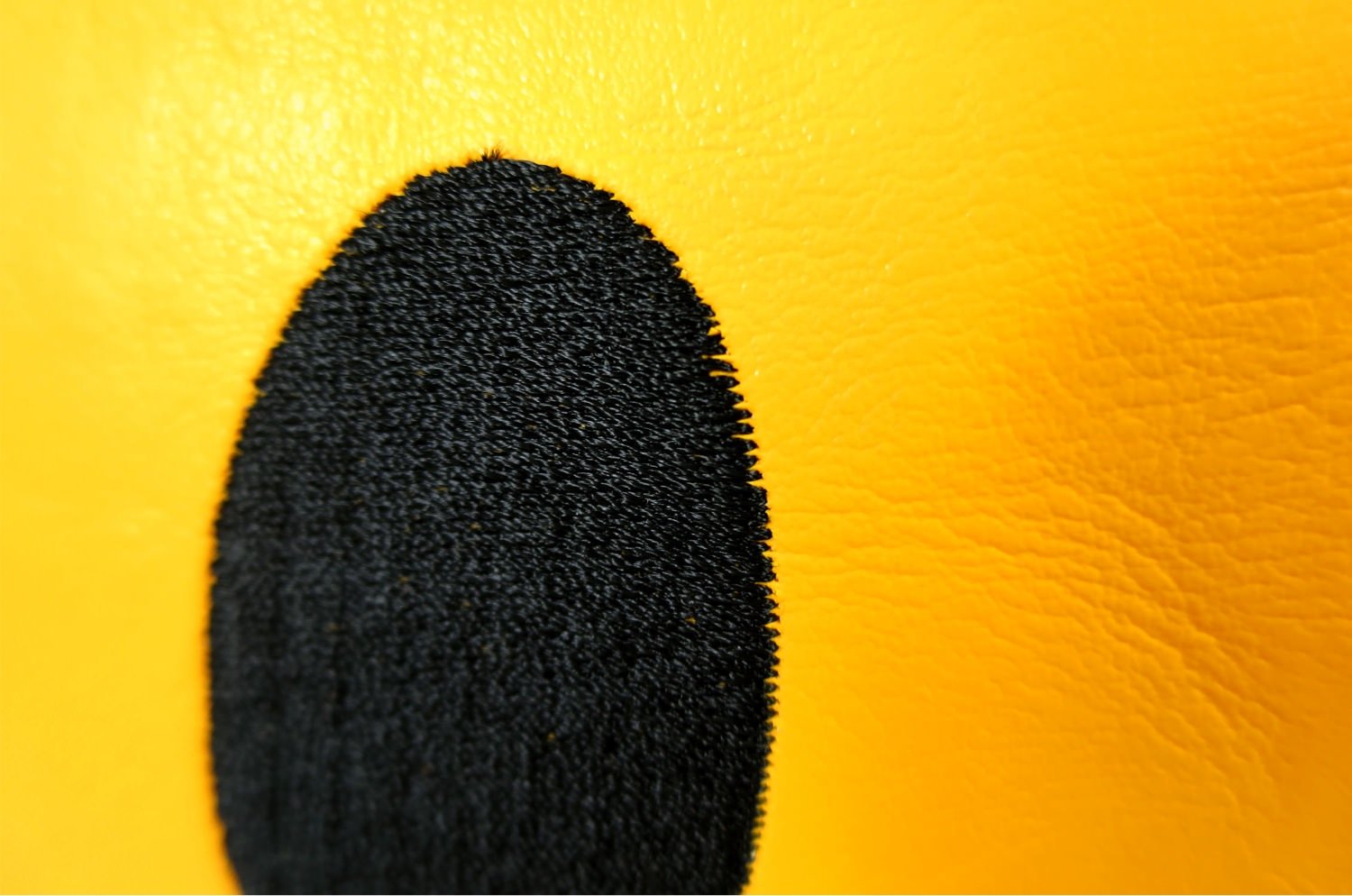 The Smile スマイル キュートブラックスマイル 『ニコフェイス®』刺繍クッション イエロー 45×20cm 中材付 - HOUSE OF JAPAN Shop