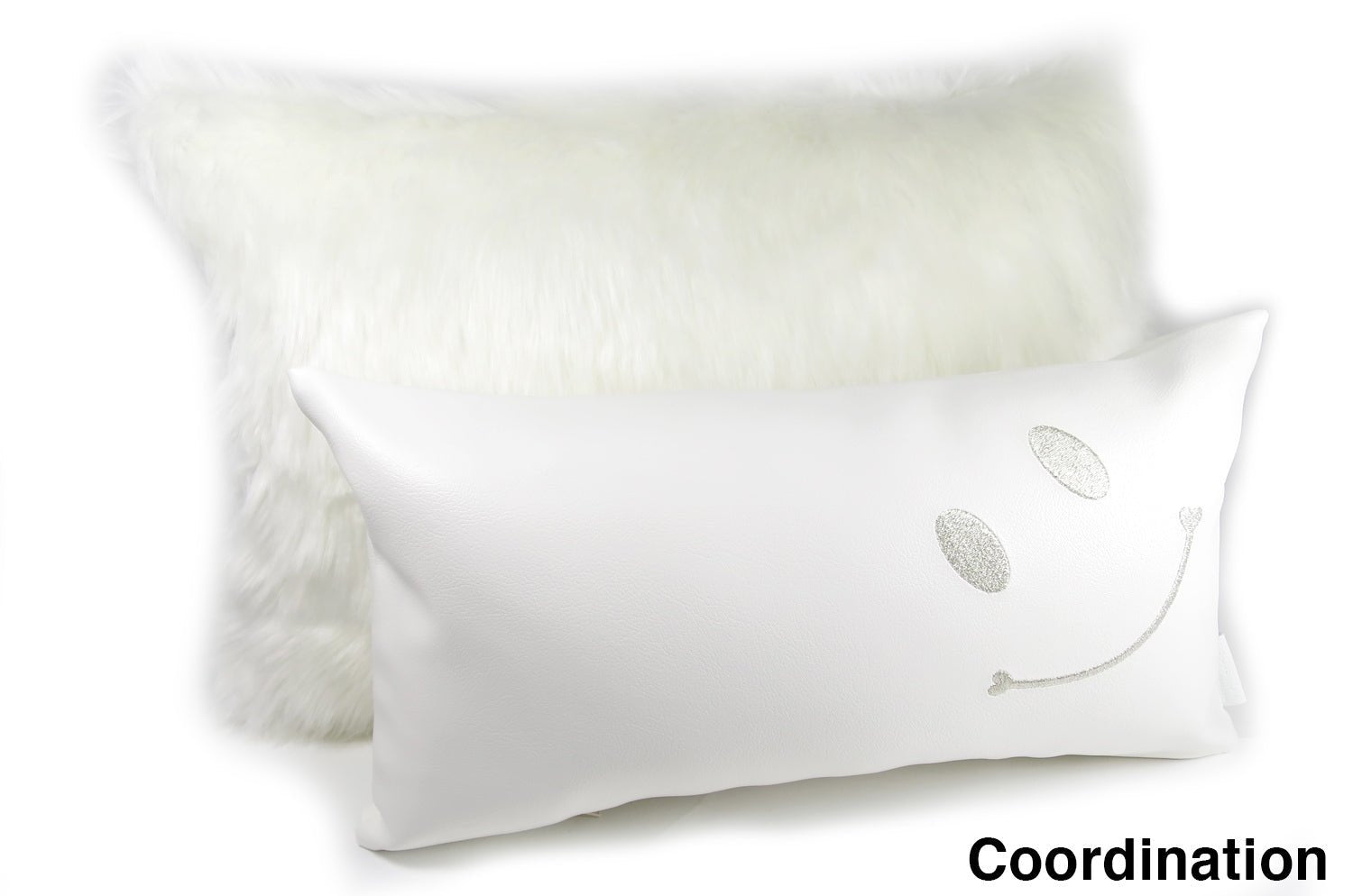 The Smile スマイル シルバー刺繍『ニコフェイス®』クッション ホワイト 45×25cm 中材付 - HOUSE OF JAPAN Shop