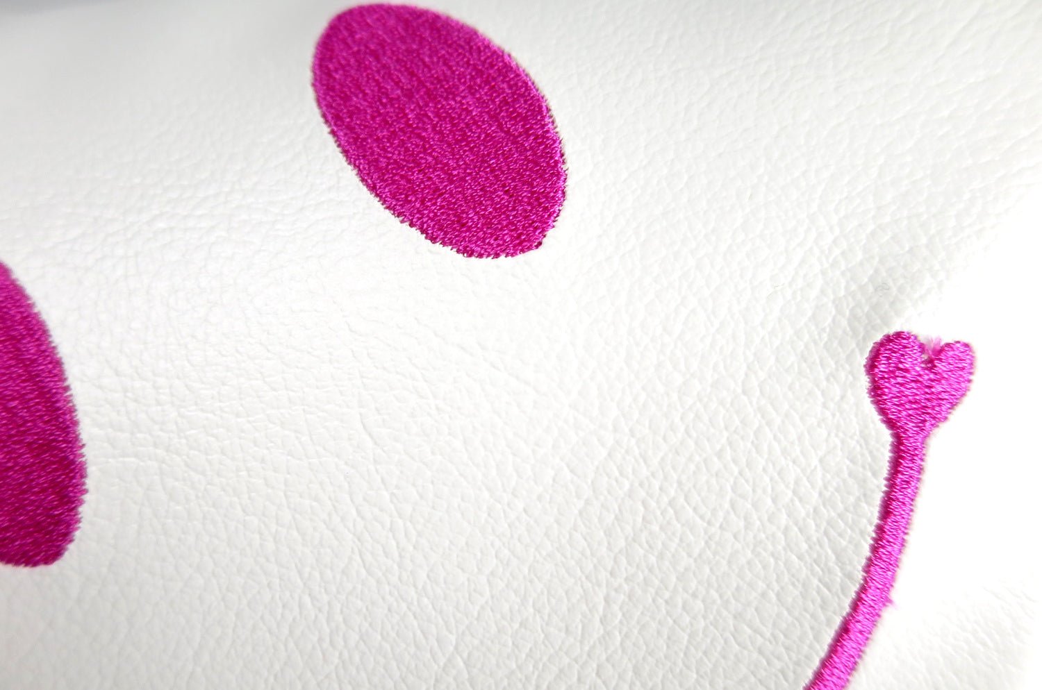 The Smile スマイル ピンク刺繍『ニコフェイス®』クッション ホワイト 45×25cm 中材付 - HOUSE OF JAPAN Shop