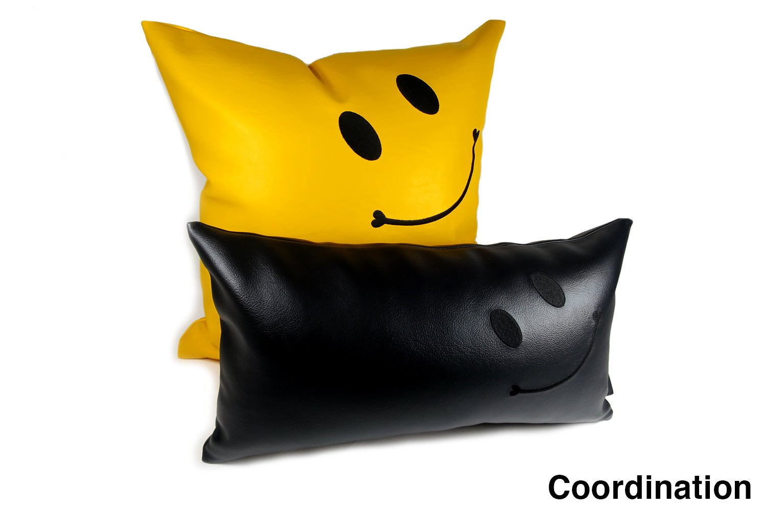 The Smile スマイル ブラック刺繍『ニコフェイス®』クッション ブラック 45×25cm 中材付 - HOUSE OF JAPAN Shop