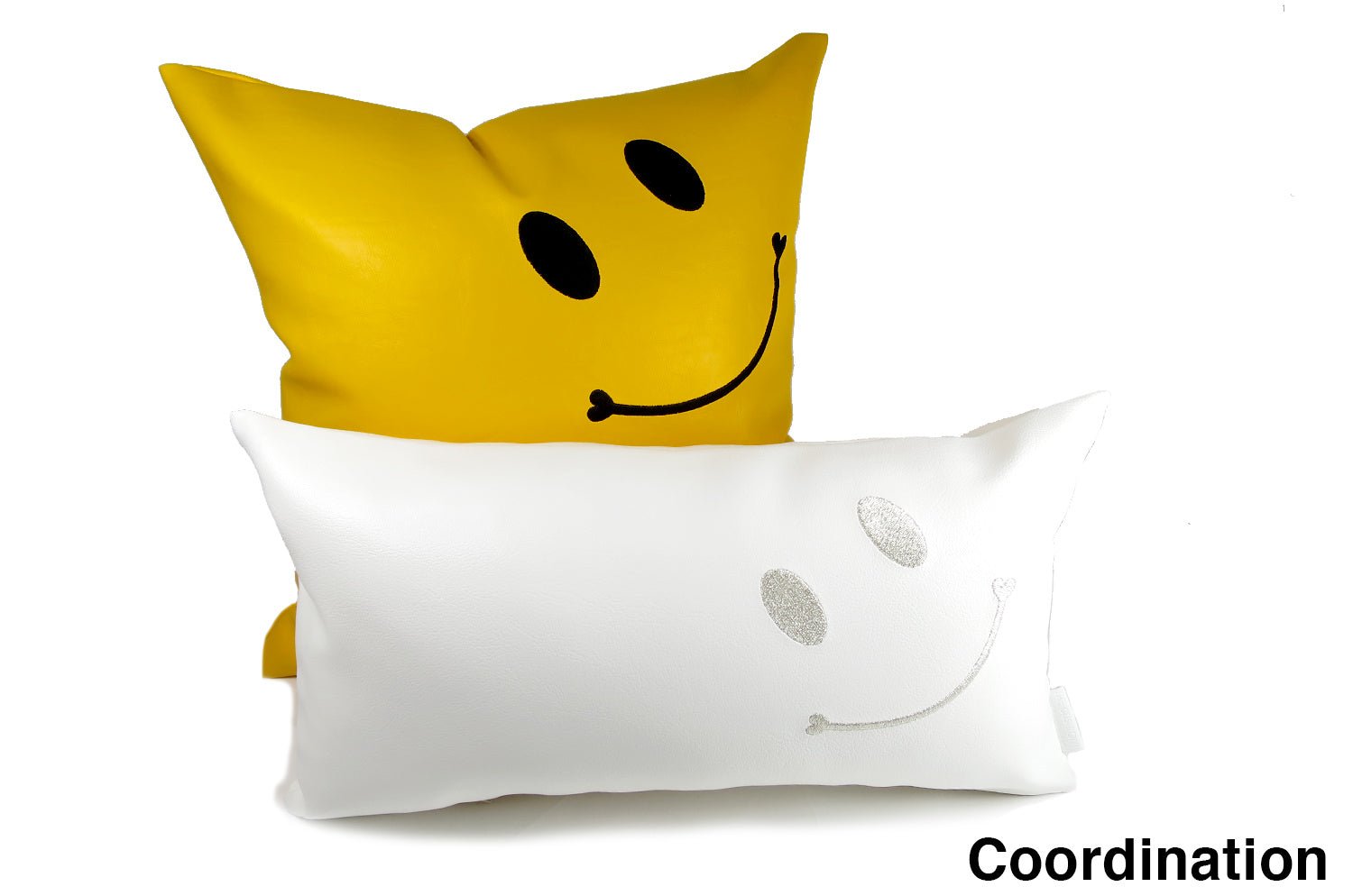 The Smile スマイル シルバー刺繍『ニコフェイス®』クッション ホワイト 45×25cm 中材付 - HOUSE OF JAPAN Shop