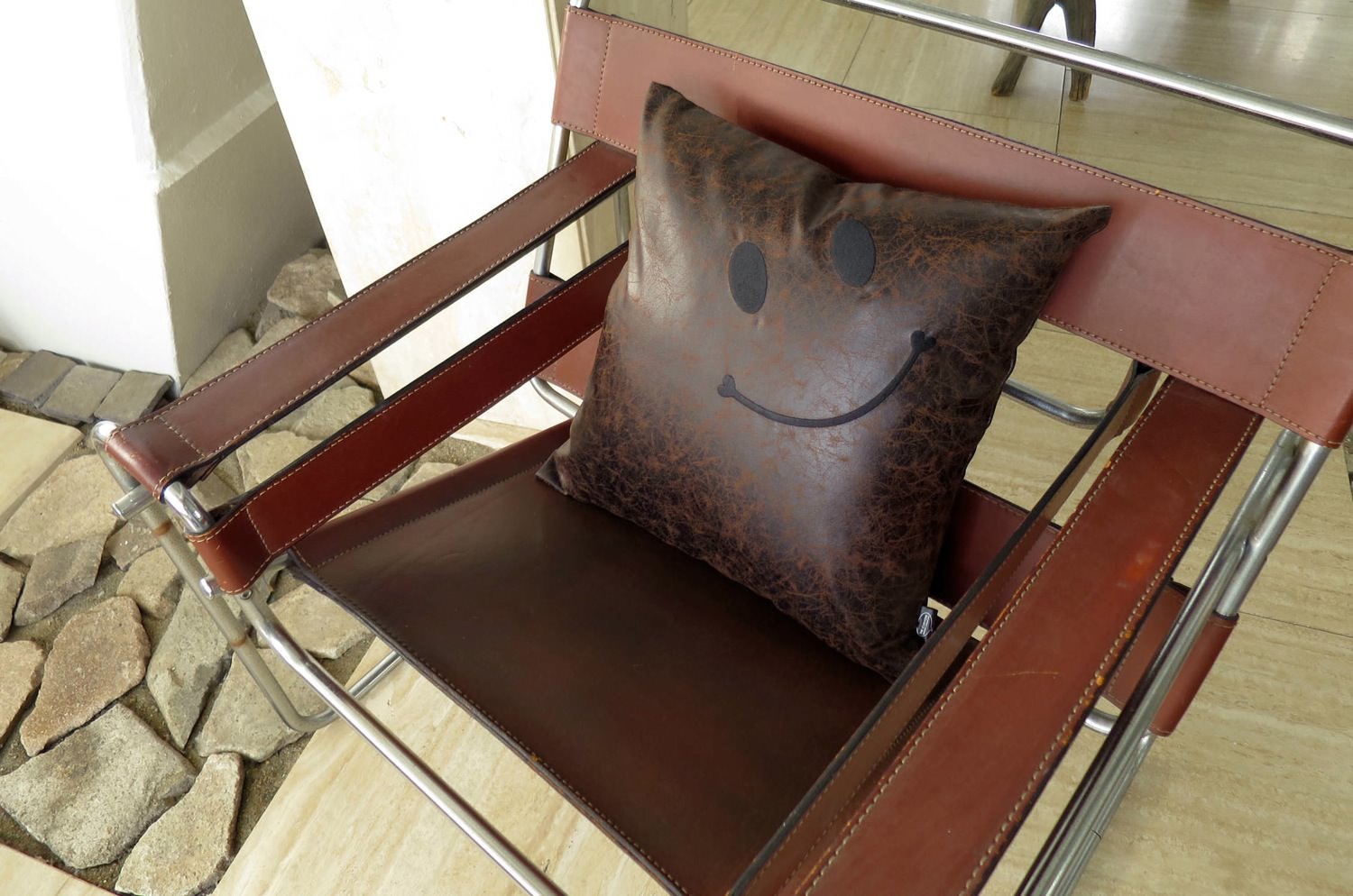 The Smile スマイル キュートブラックスマイル 『ニコフェイス®』刺繍クッションカバー ヴィンテージテイストブラウン 45×45cm - HOUSE OF JAPAN Shop