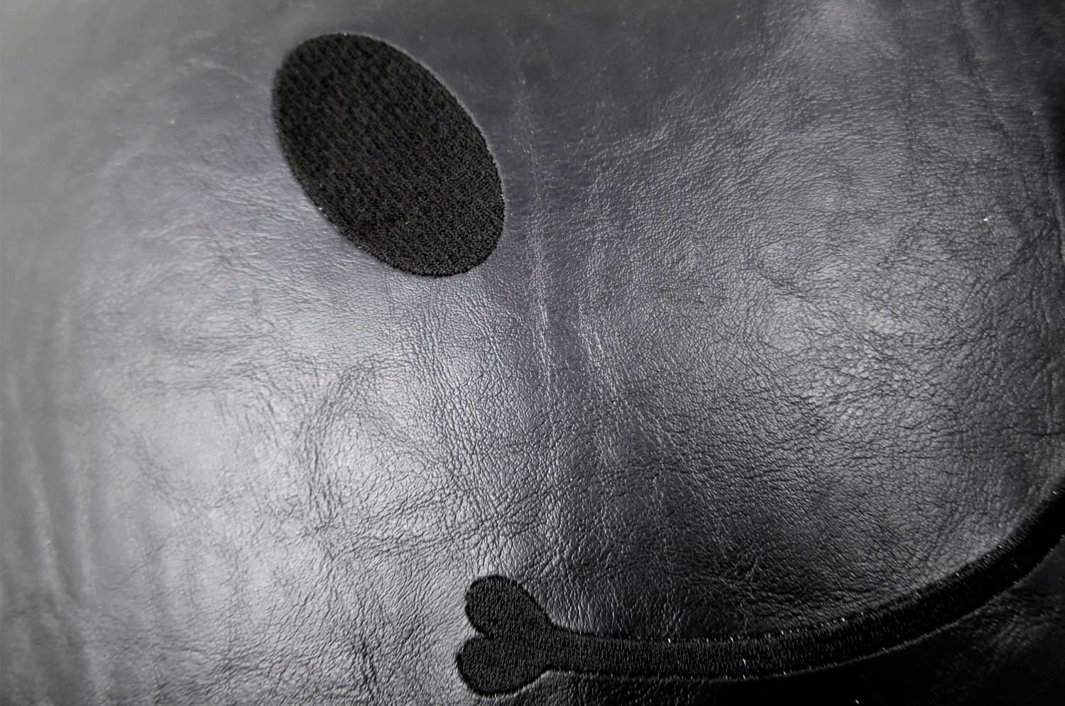 The Smile スマイル キュートブラックスマイル 『ニコフェイス®』刺繍クッションカバー ブラック 45×45cm - HOUSE OF JAPAN Shop