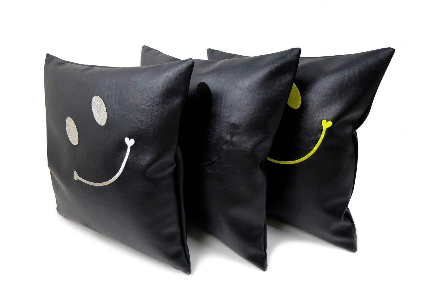 The Smile スマイル キュートブラックスマイル 『ニコフェイス®』刺繍クッションカバー ブラック 45×45cm - HOUSE OF JAPAN Shop