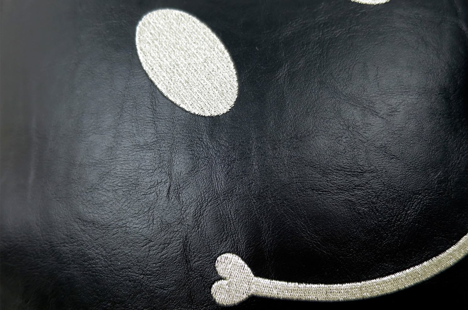 The Smile スマイル キュートシルバースマイル 『ニコフェイス®』刺繍クッションカバー ブラック 45×45cm - HOUSE OF JAPAN Shop