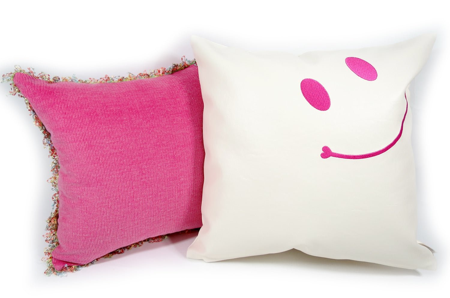 The Smile スマイル キュートピンクスマイル 『ニコフェイス®』刺繍クッションカバー ホワイト 45×45cm - HOUSE OF JAPAN Shop