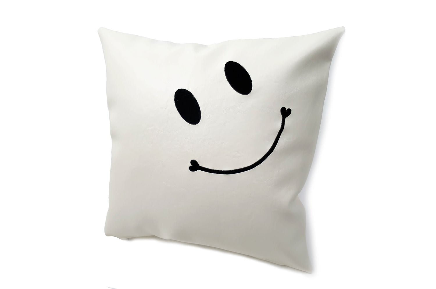 The Smile スマイル キュートブラックスマイル 『ニコフェイス®』刺繍クッションカバー ホワイト 45×45cm - HOUSE OF JAPAN Shop