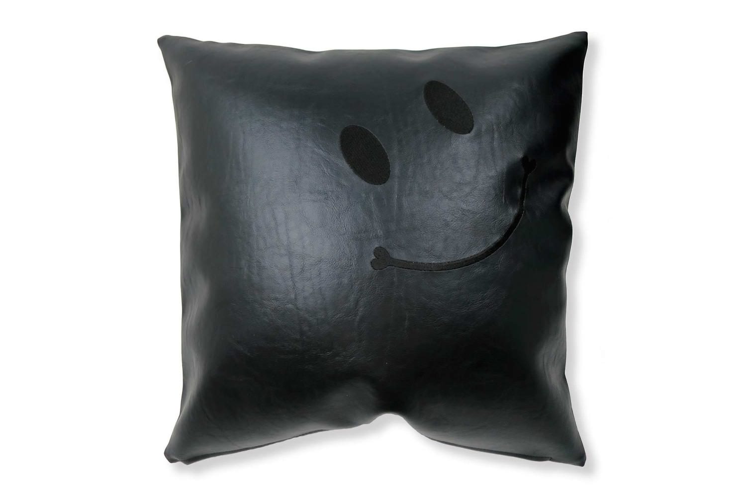 The Smile スマイル キュートブラックスマイル 『ニコフェイス®』刺繍クッションカバー ブラック 45×45cm - HOUSE OF JAPAN Shop