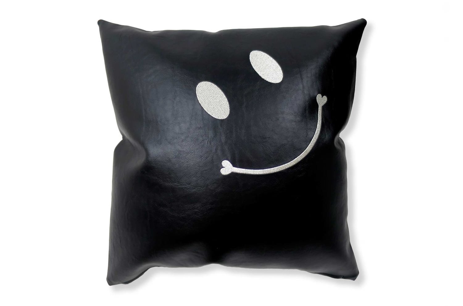 The Smile スマイル キュートシルバースマイル 『ニコフェイス®』刺繍クッションカバー ブラック 45×45cm - HOUSE OF JAPAN Shop