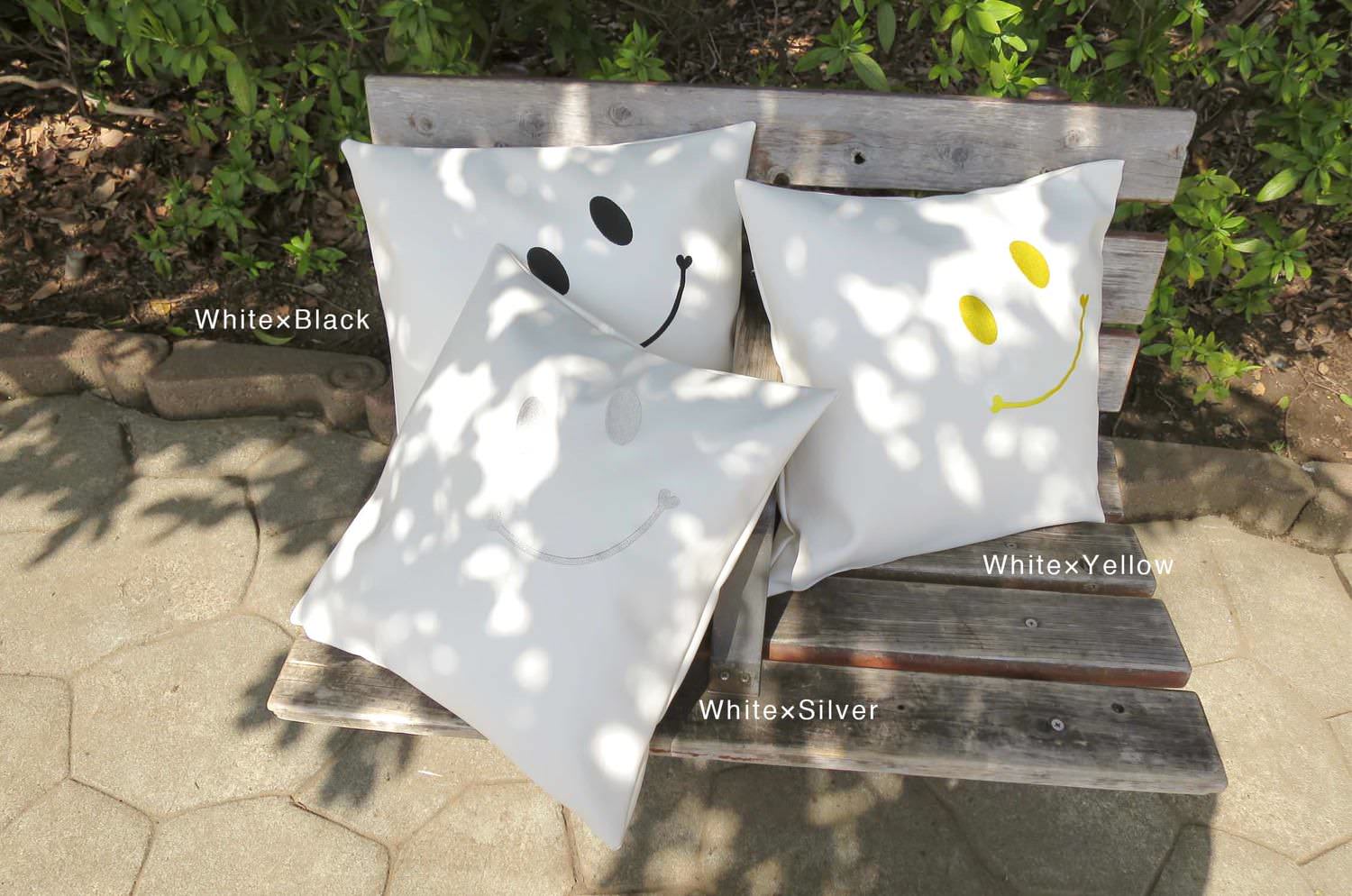 The Smile スマイル キュートイエロースマイル 『ニコフェイス®』刺繍クッションカバー ホワイト 45×45cm - HOUSE OF JAPAN Shop