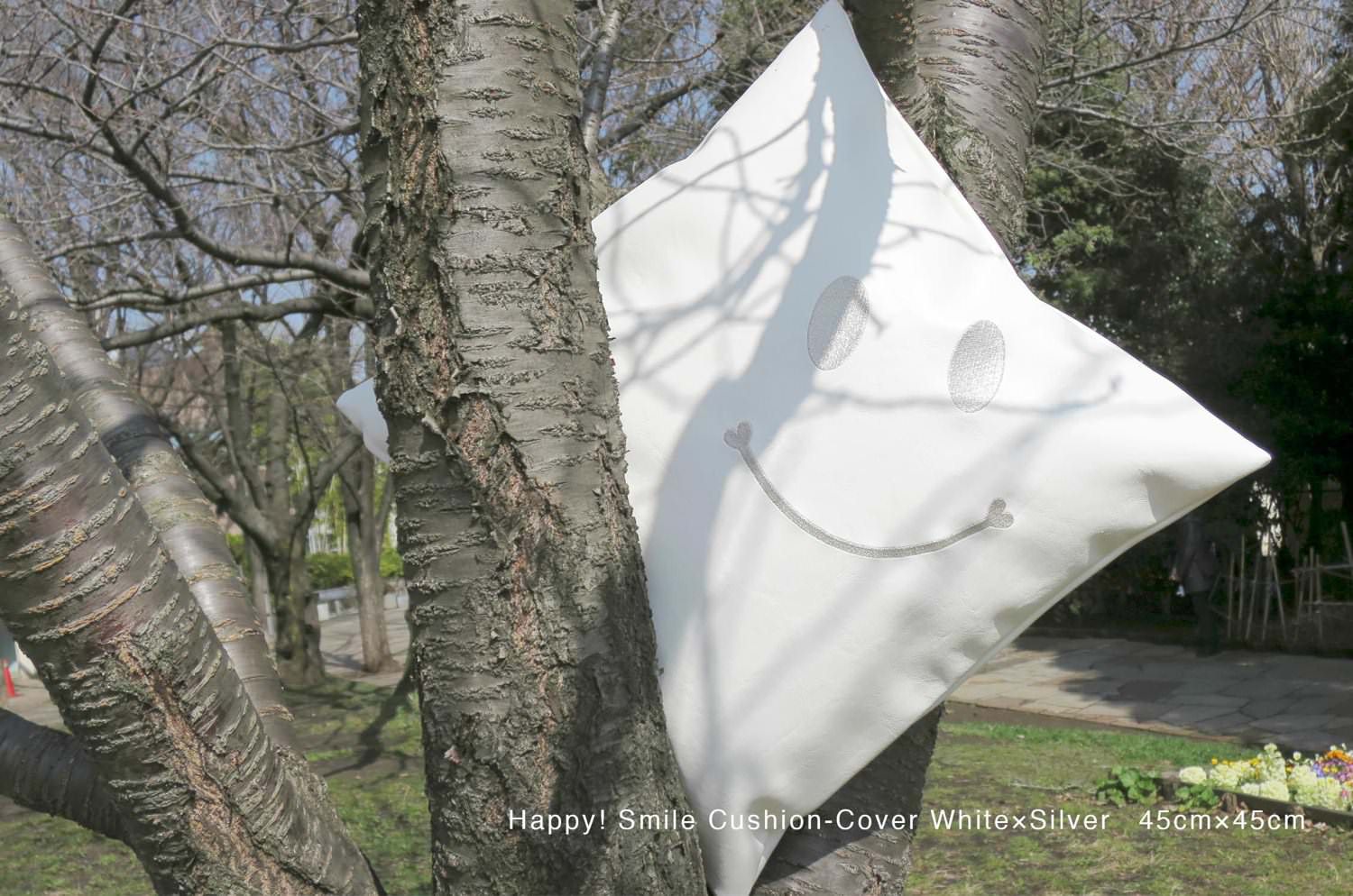 The Smile スマイル キュートシルバースマイル 『ニコフェイス®』刺繍クッションカバー ホワイト 45×45cm - HOUSE OF JAPAN Shop