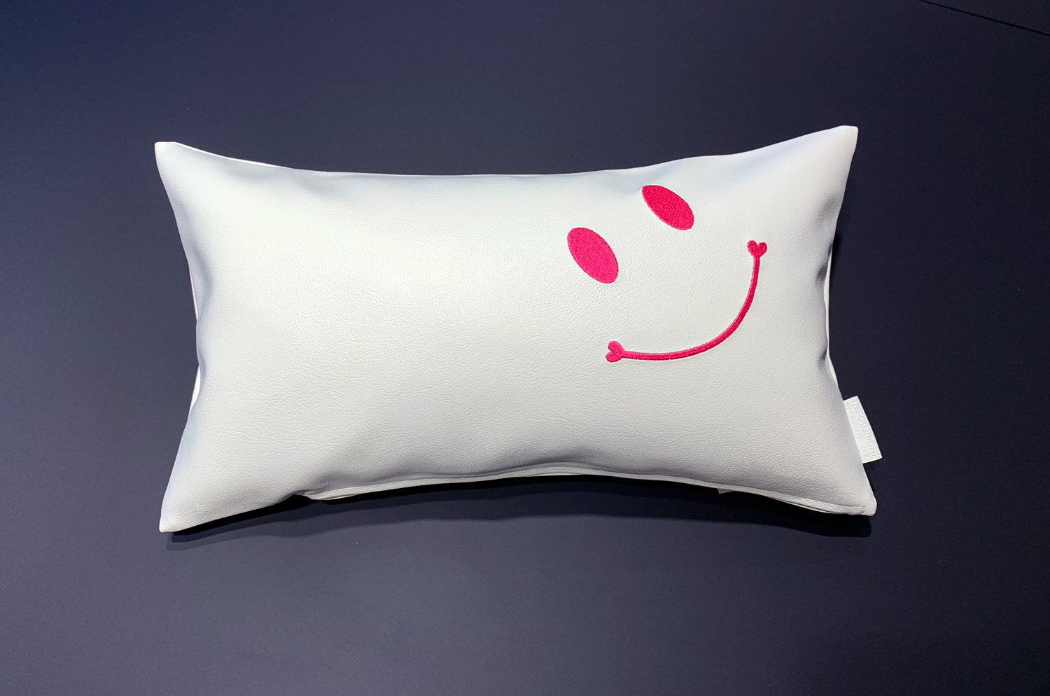 The Smile スマイル Work&Study クッションセット ピンク刺繍『ニコフェイス®』 中材付 - HOUSE OF JAPAN Shop