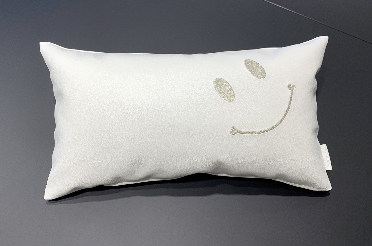 The Smile スマイル Work&Study クッションセット シルバー刺繍『ニコフェイス®』 中材付 - HOUSE OF JAPAN Shop