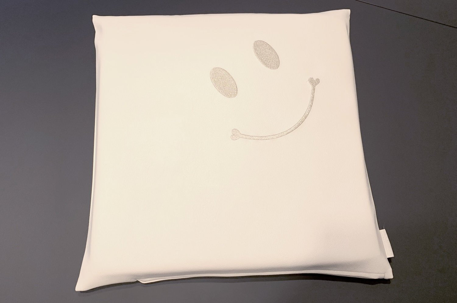 The Smile スマイル Work&Study クッションセット シルバー刺繍『ニコフェイス®』 中材付 - HOUSE OF JAPAN Shop
