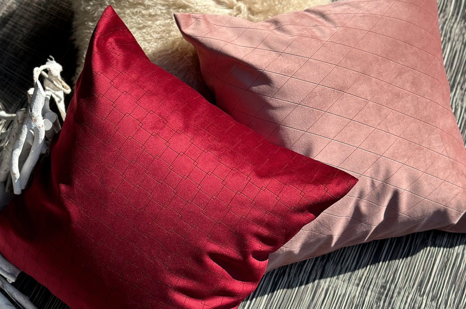 The Smokey Pink スペイン製起毛スエード調クッションカバー スモーキーピンク 50×50cm - HOUSE OF JAPAN Shop