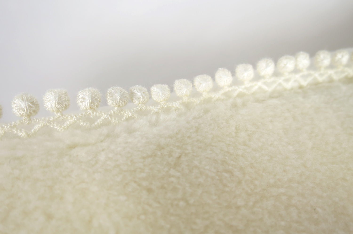 The Snow 白雪オーガニックコットンファー フリンジクッション 50×35cm 中材付 - HOUSE OF JAPAN Shop