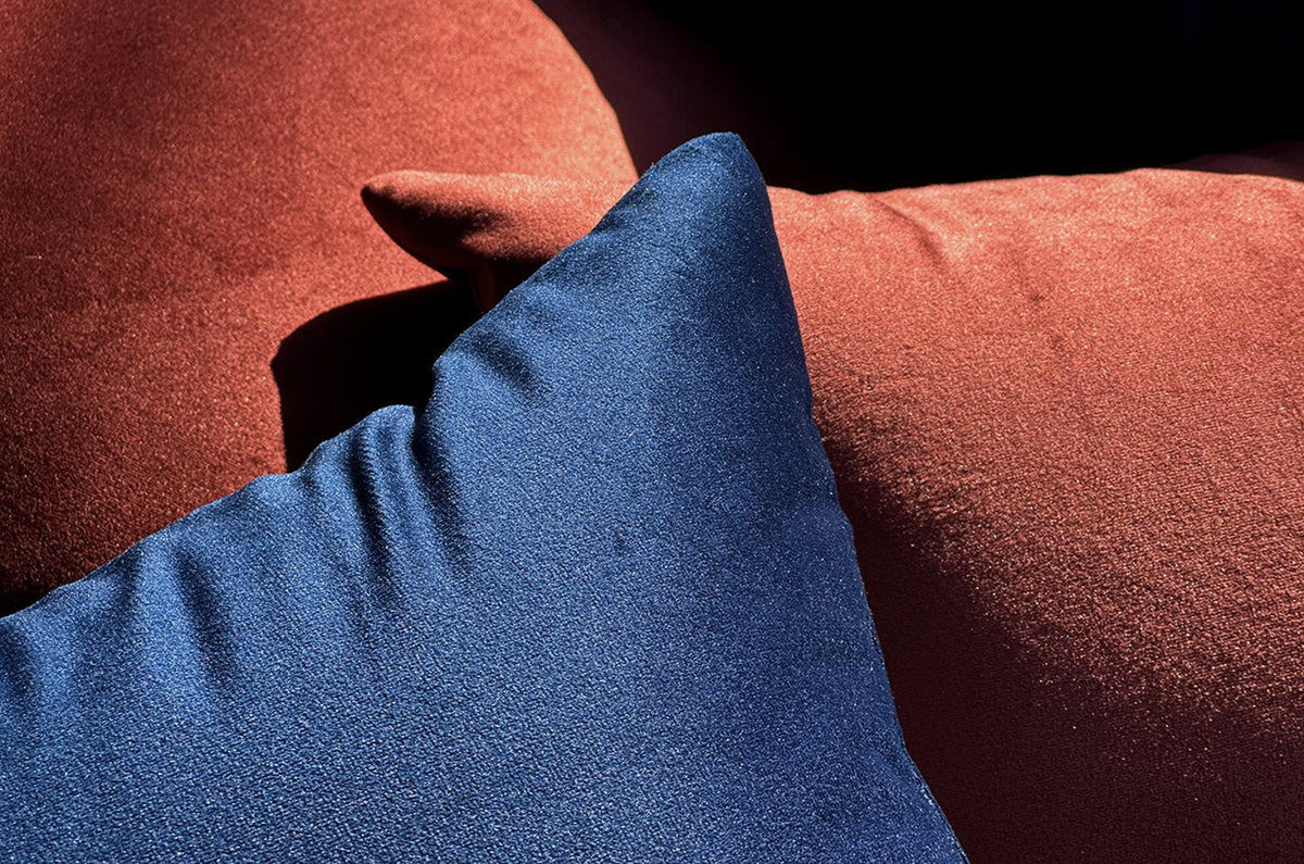 The Soft Velvet ソフトベルベット クッション Imperial Navy(インペリアルネイビー) 45×30cm 中材付 - HOUSE OF JAPAN Shop