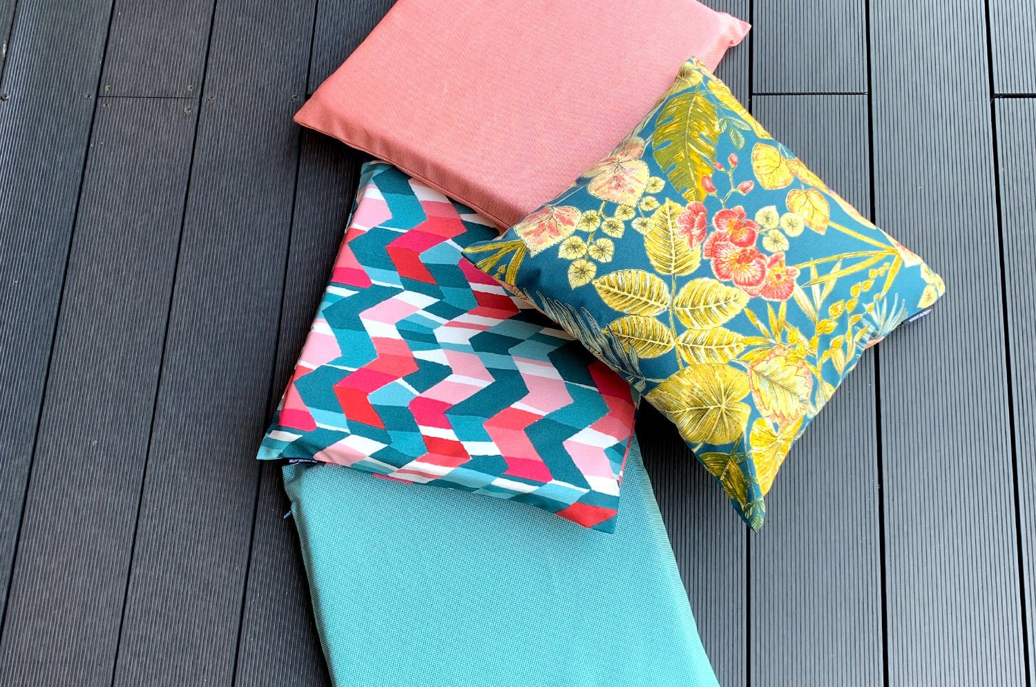 The Spark アウトドア&インドア 撥水 シートクッション (コーラル) 45cm角 中材付 - HOUSE OF JAPAN Shop