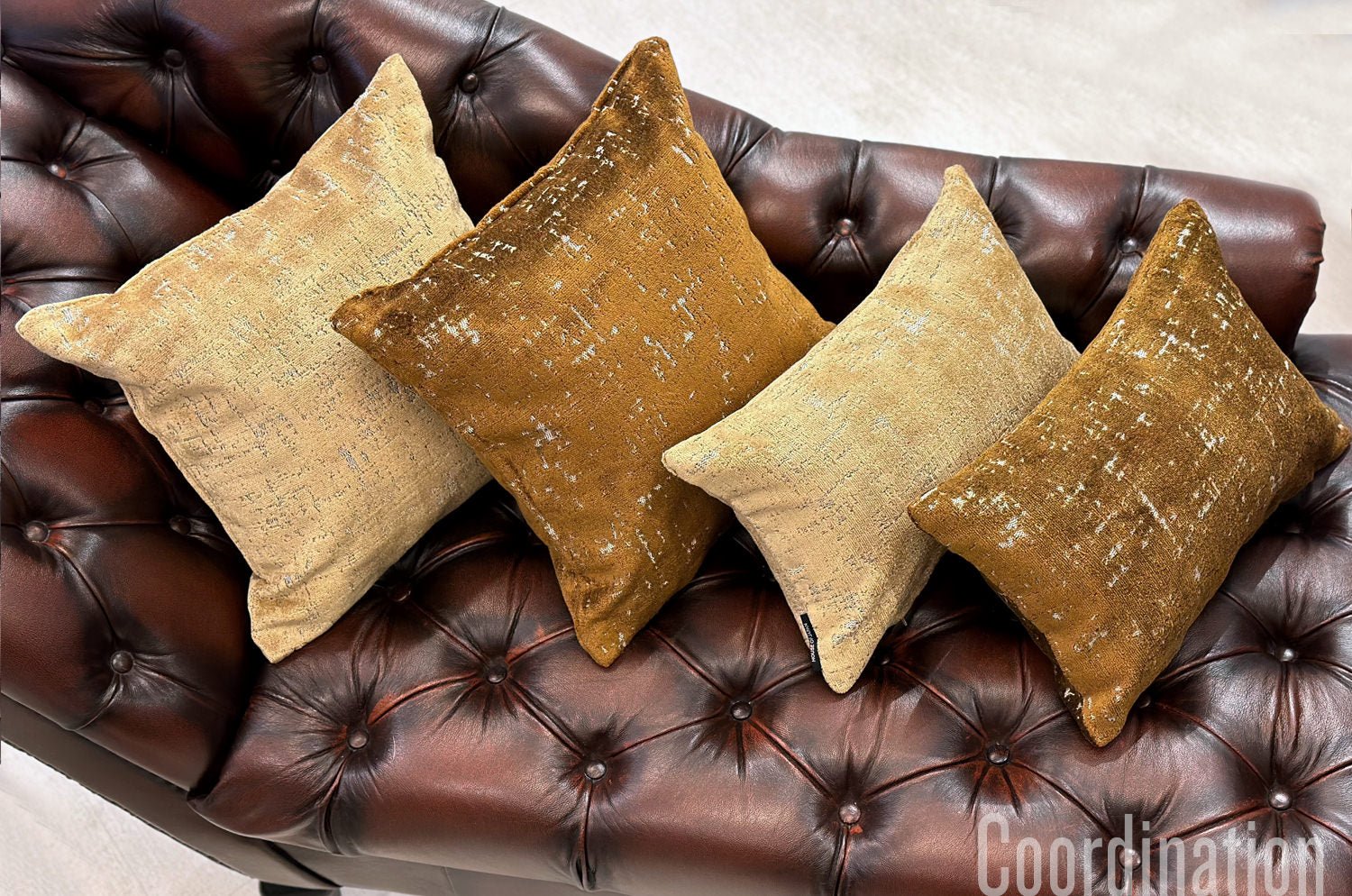 The SPHINX スフィンクス フレンチデザインベルベット クッション (ブロンズ) 45×30cm 中材付 - HOUSE OF JAPAN Shop