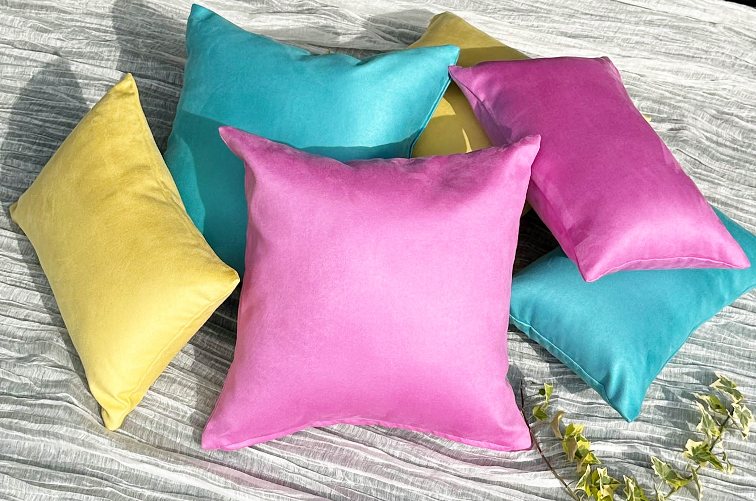 The Sueback スペイン製フェイクスエード クッション (ローズピンク) 45×30cm 中材付 - HOUSE OF JAPAN Shop