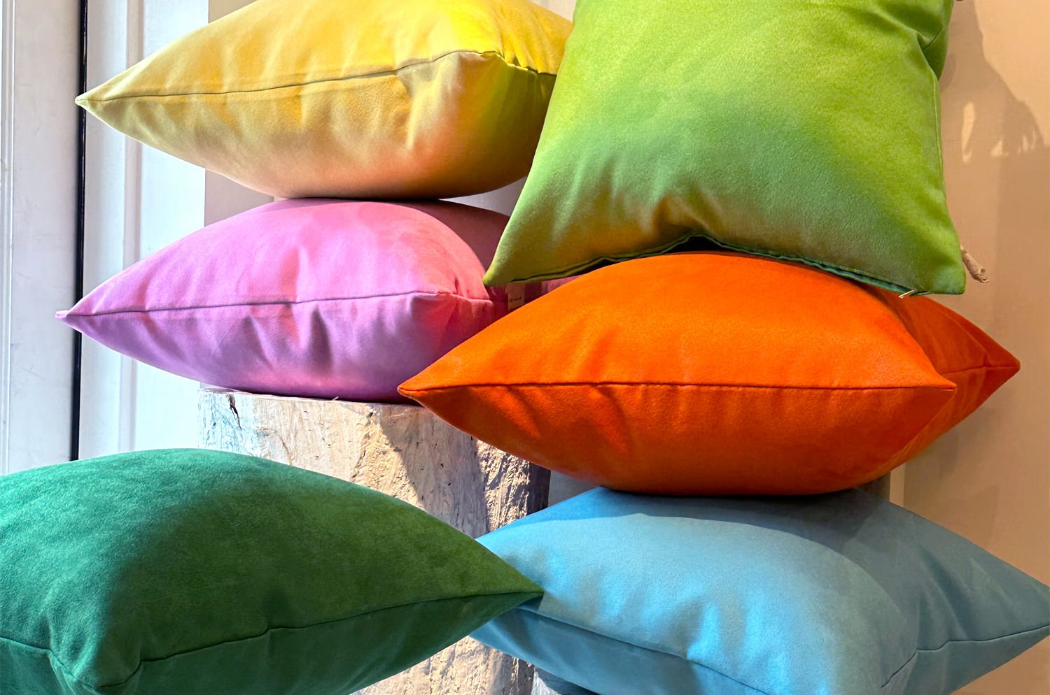 The Sueback スペイン製フェイクスエード クッションカバー (ライム) 45×45cm - HOUSE OF JAPAN Shop