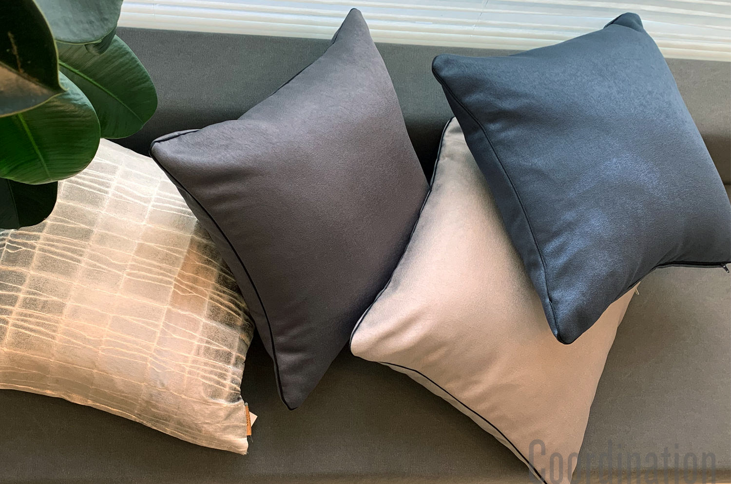 The Sueback スエード調パイピング付クッションカバー ミッドナイト 45×45cm - HOUSE OF JAPAN Shop