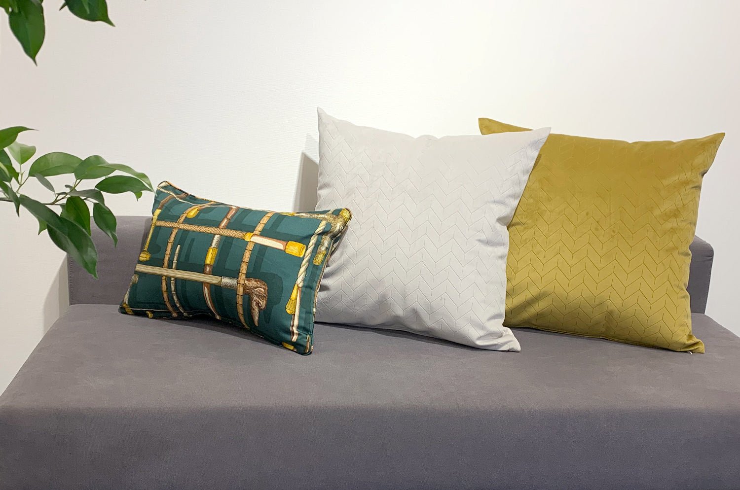 The Sulfur Yellowスペイン製起毛スエード調クッションカバー サルファーイエロー 50×50cm - HOUSE OF JAPAN Shop