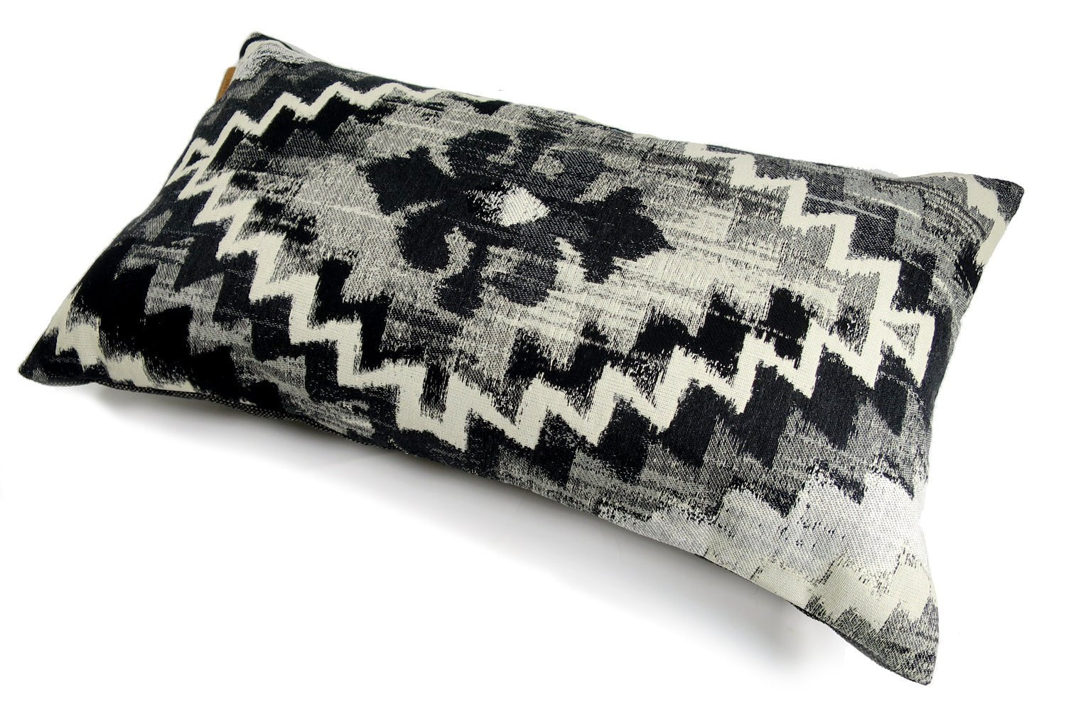 The Swaffer Nomad ノマド クッション BlackWhite 58×32cm 中材付 - HOUSE OF JAPAN Shop