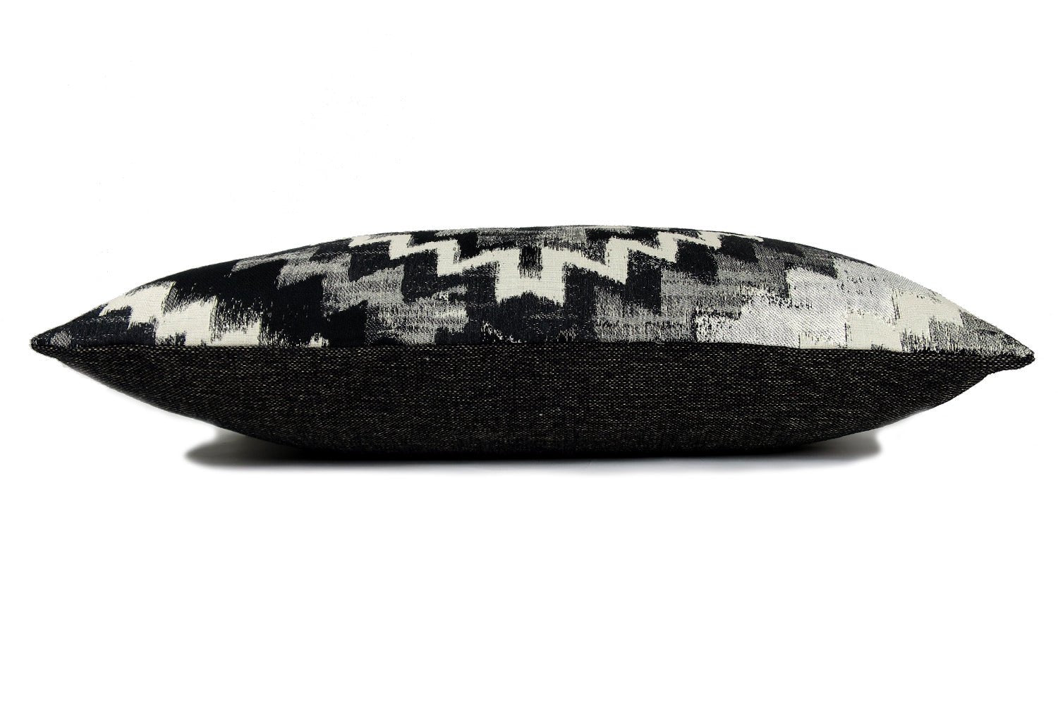 The Swaffer Nomad ノマド クッション BlackWhite 58×32cm 中材付 - HOUSE OF JAPAN Shop