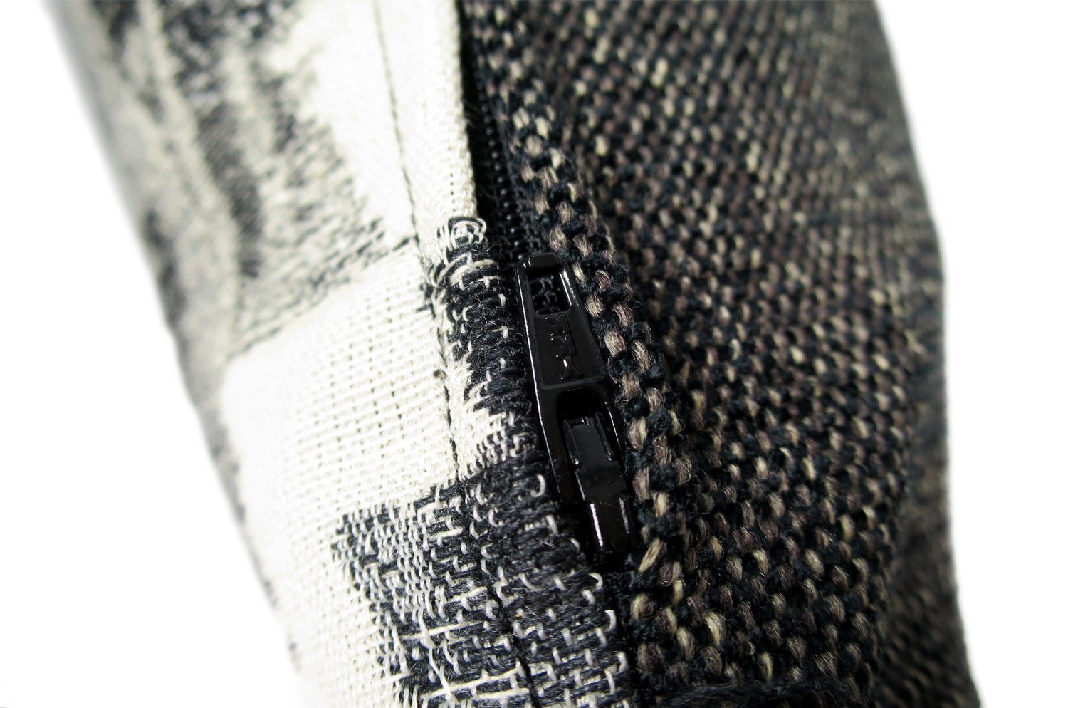 The Swaffer Nomad ノマド クッション BlackWhite 58×32cm 中材付 - HOUSE OF JAPAN Shop