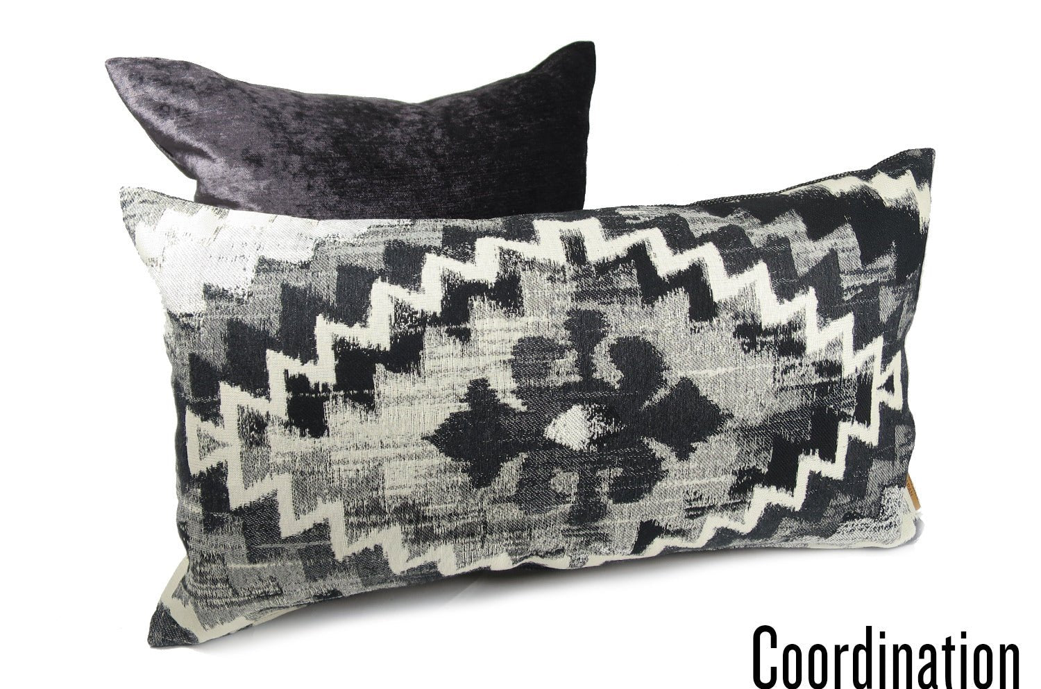 The Swaffer Nomad ノマド クッション BlackWhite 58×32cm 中材付 - HOUSE OF JAPAN Shop