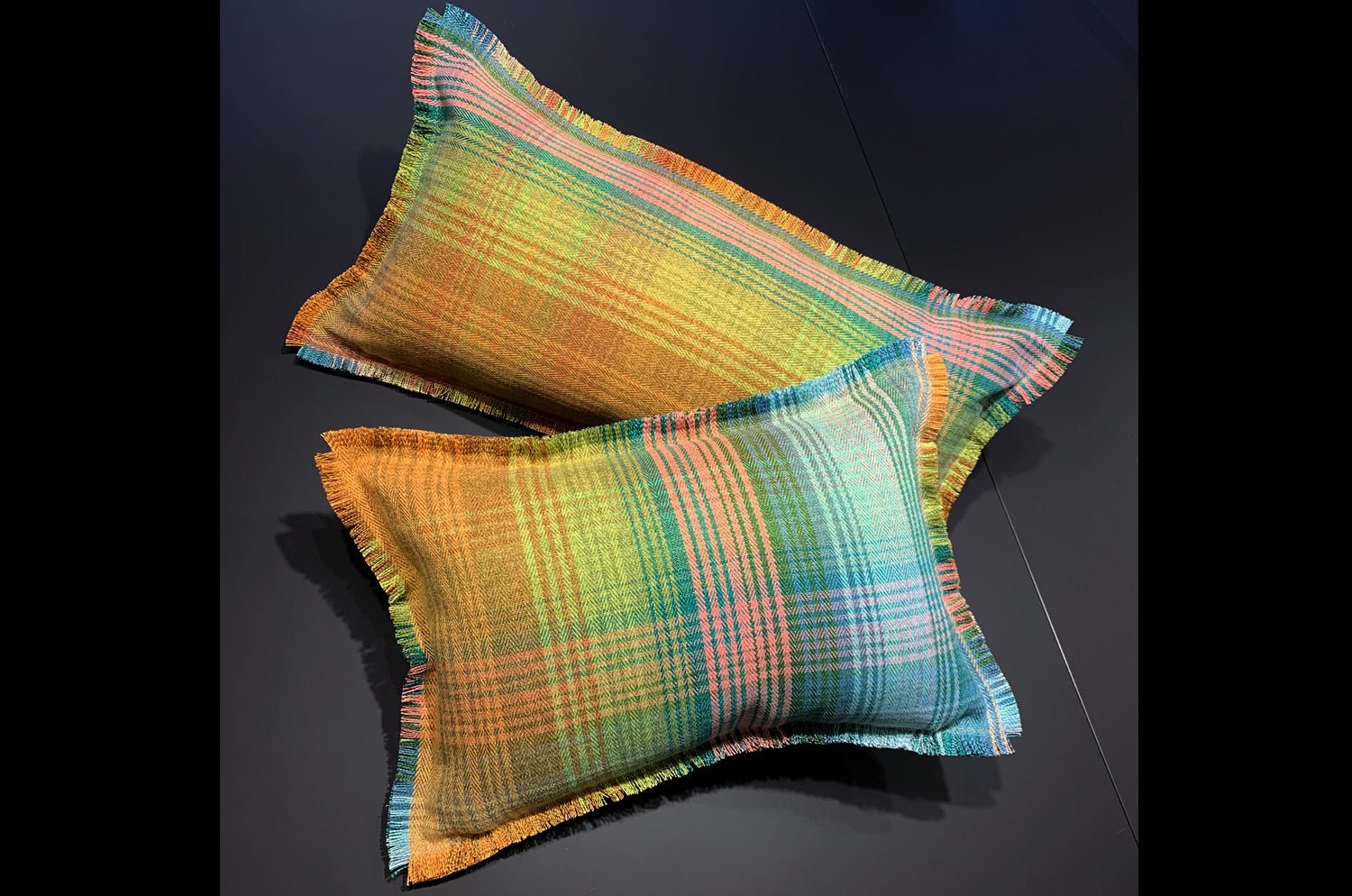 The Tartan check タータンチェックシャギーフリンジクッション 60(63)×30(33)cm 中材付 - HOUSE OF JAPAN Shop