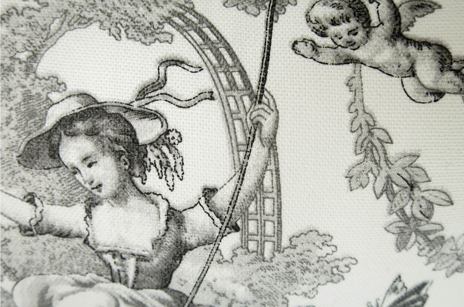 The toile de Jouy トワルドジュイ フレンチシアーフリルクッションカバー (ブラックホワイト) 42×42cm - HOUSE OF JAPAN Shop