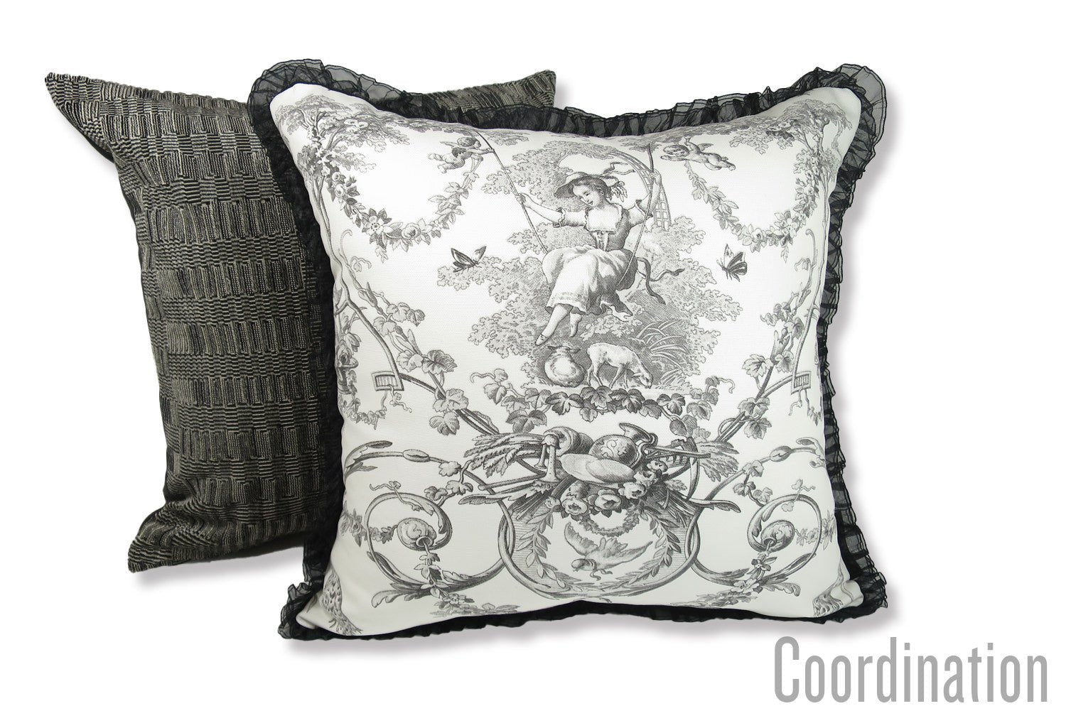 The toile de Jouy トワルドジュイ フレンチシアーフリルクッションカバー (ブラックホワイト) 42×42cm - HOUSE OF JAPAN Shop