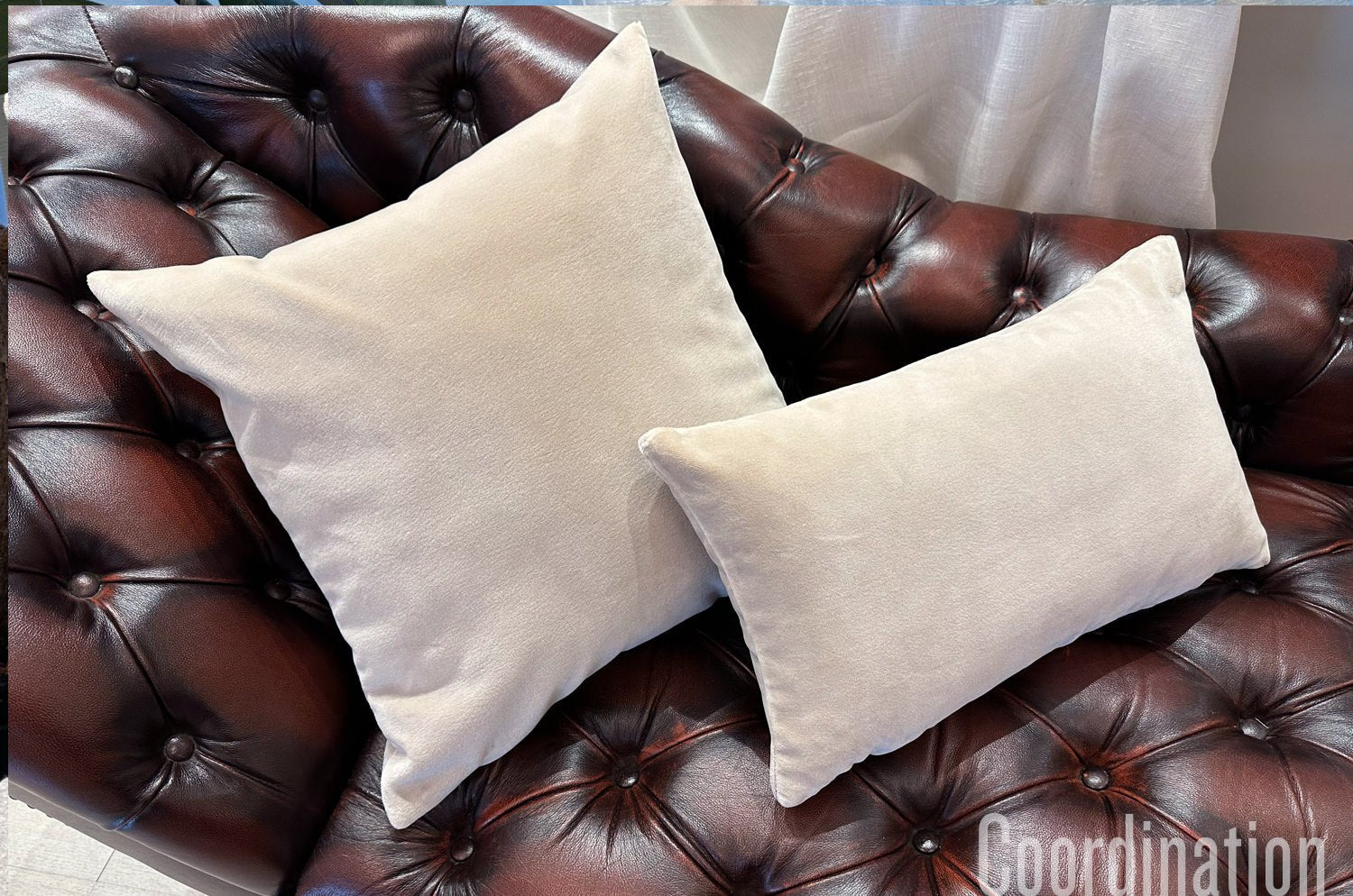 The TOURS アルマーニカーザ トゥール ベルベット 横長クッション (ベージュ) 50×30cm 中材付 - HOUSE OF JAPAN Shop