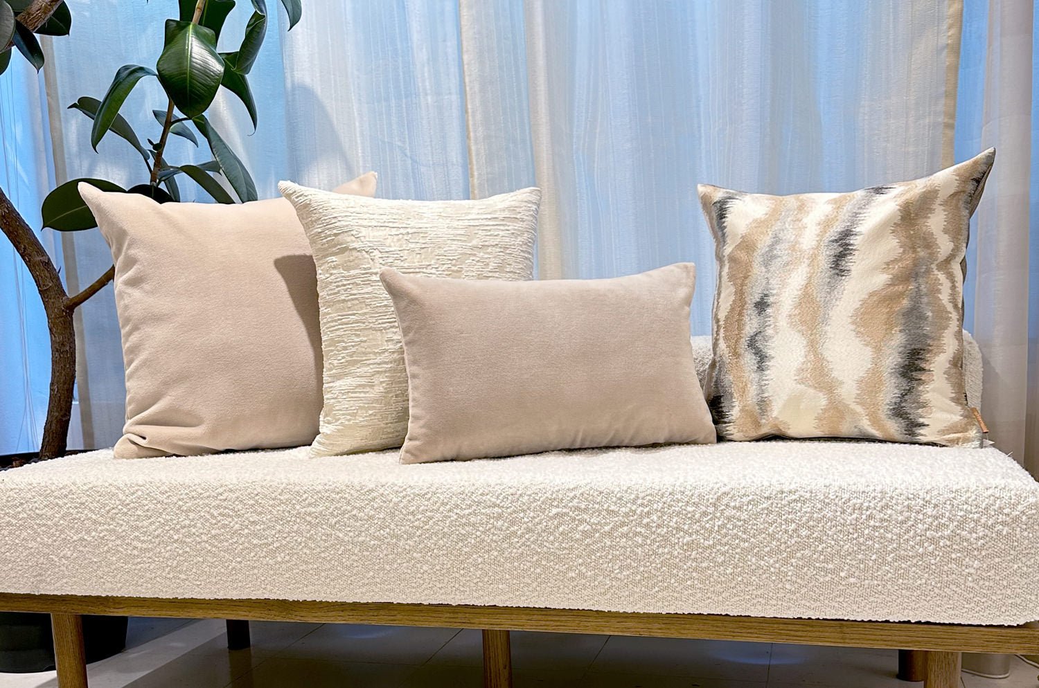 The TOURS アルマーニカーザ トゥール ベルベット クッションカバー (ベージュ) 50×50cm - HOUSE OF JAPAN Shop