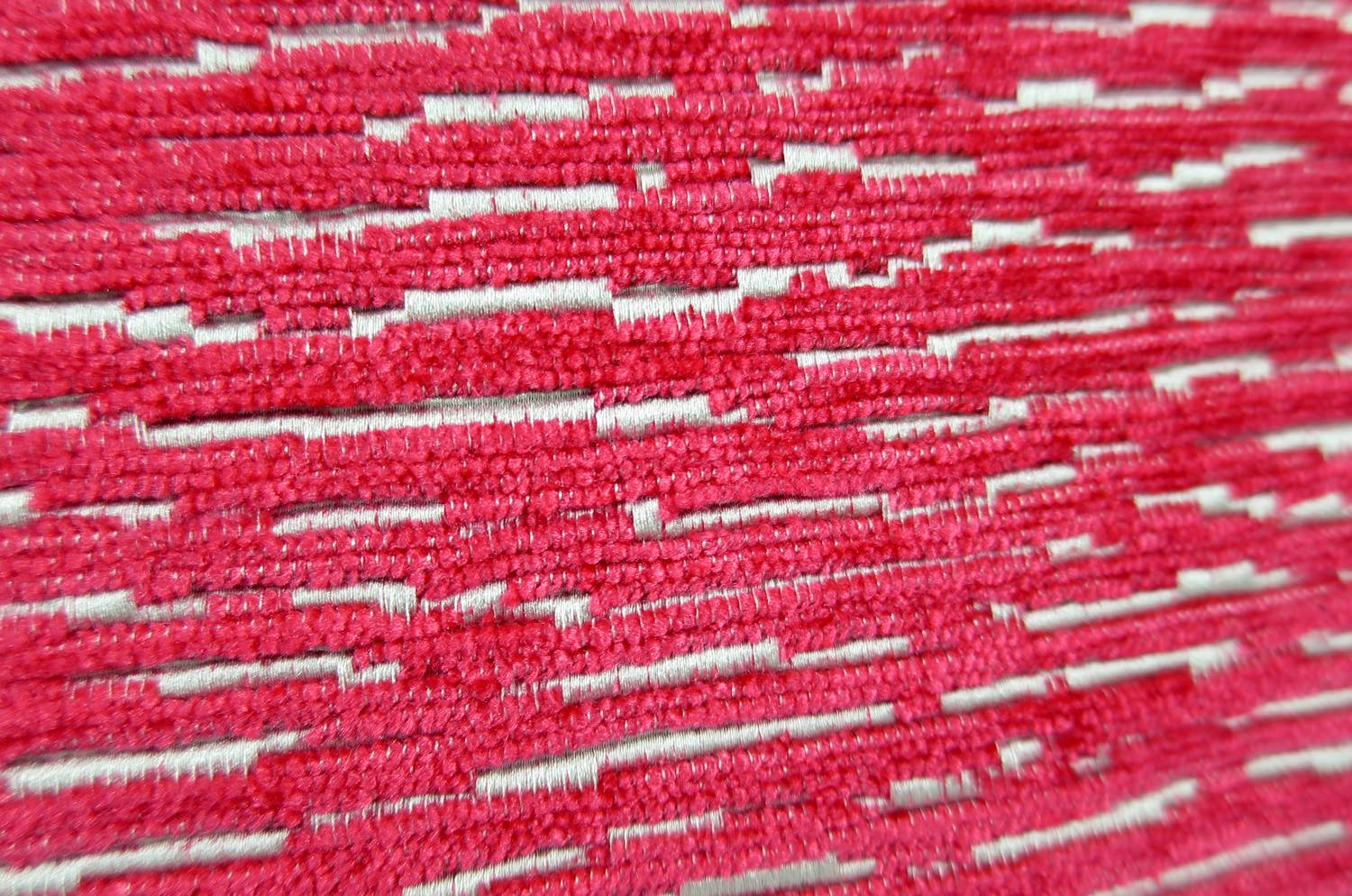 The VELVET ベルベット横長クッション Wild Rose 70×34cm 中材付 - HOUSE OF JAPAN Shop