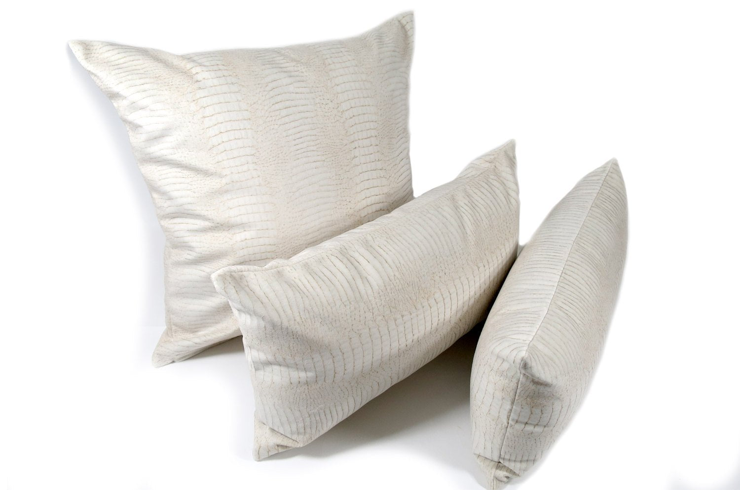 The White Crocodile スペイン製起毛スエードタッチ ホワイトクロコ柄クッション 50×30cm 中材付 - HOUSE OF JAPAN Shop