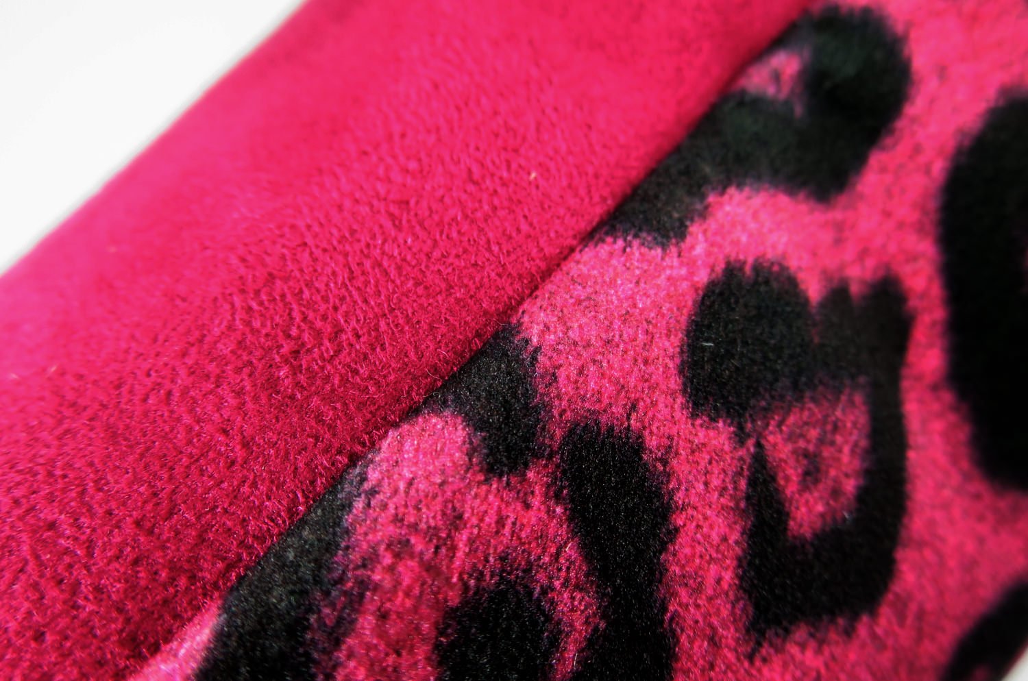 The Wine Leopard スペイン製起毛スエードタッチヒョウ柄クッション ワイン 50×35cm 中材付 - HOUSE OF JAPAN Shop